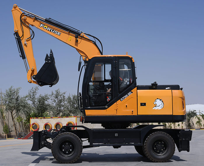 مینی بیل لاستیکی یگانه پارس کویر مدل R70W-9S
